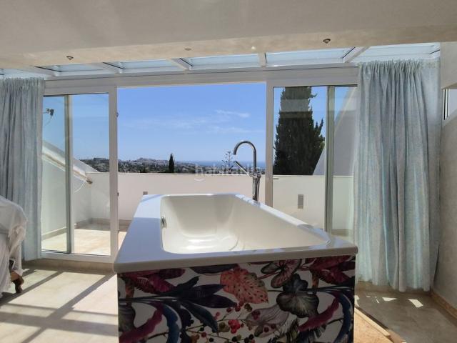 Casa adosada en venta en Mijas, Calahonda. Amplia Adosada con Vistas al Mar en Venta en Doña Teresa Calahonda, Costa del SolEN Spacious Sea View Townhouse for Sale in Doña. Casas adosadas.