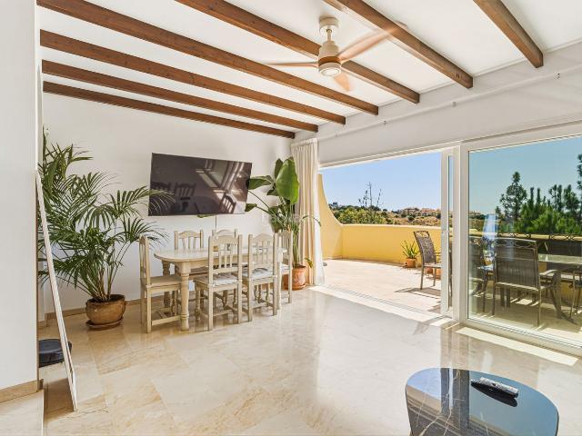 Casa adosada en venta en Mijas, Calahonda. Encantadora casa adosada de tres dormitorios situada en Calahonda, Mijas Costa. Casas adosadas.