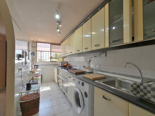 Casa adosada en venta en Mijas, Calahonda. Encantadora casa adosada en Calypso, Calahonda, a poca distancia a pie de la playa y de todos los servicios. Casas adosadas.