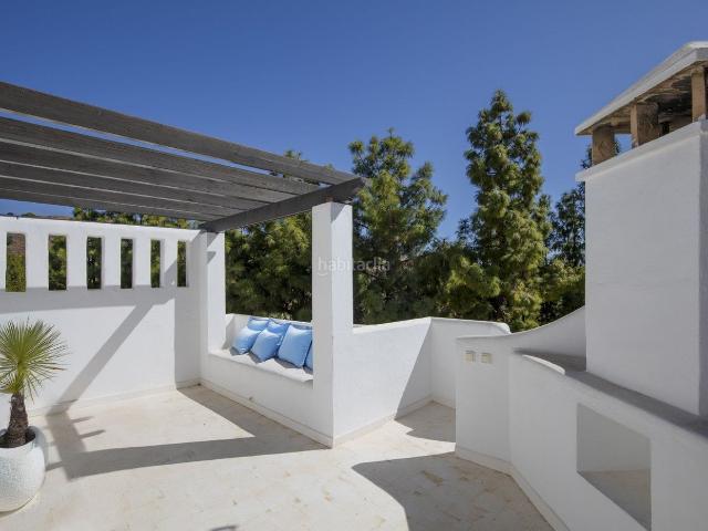 Casa adosada en venta en Mijas, Calahonda. Fully Renovated Townhouse with Big Garden and Private Pool. Casas adosadas.