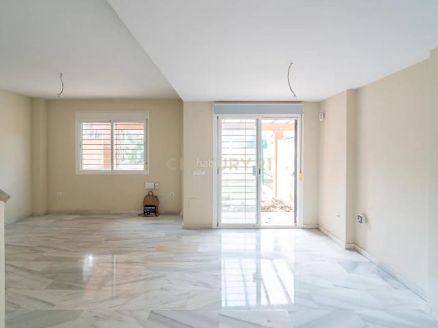 Casa adosada en venta en Mijas, Calahonda. Se vende casa adosada cerca de la playa. Casas adosadas.