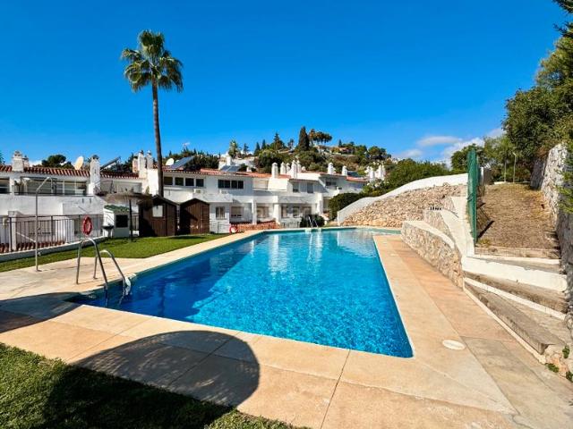 Casa adosada en venta en Mijas, Campo de Mijas. Magnífico adosado con garaje, solarium y piscinas comunitarias. Casas adosadas.