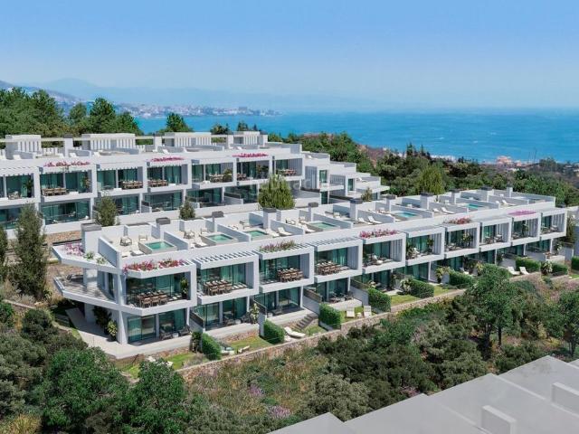 Casa adosada en venta en Mijas, El Faro de Calaburra Chaparral. AZULEA CHAPARRAL GOLF VILLAS DE OBRA NUEVA CON PISCINA PRIVADA Y VISTAS. Casas adosadas.