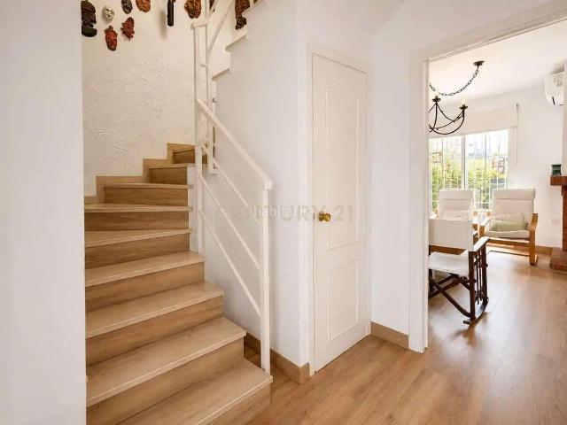Casa adosada en venta en Mijas, El Faro de Calaburra Chaparral. Casa Chalet pareado en urbanización Marina del Sol 5 minutos de la playa. Casas adosadas.