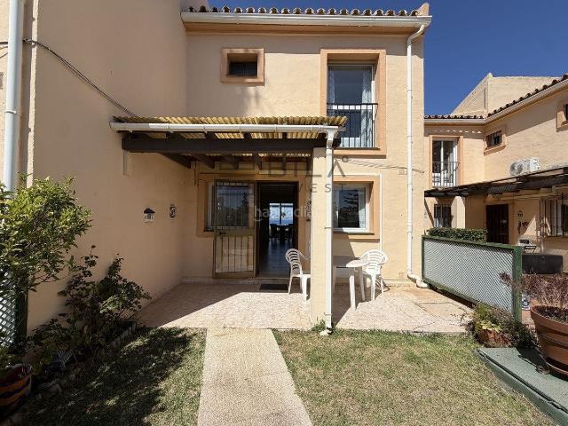 Casa adosada en venta en Mijas, El Faro de Calaburra Chaparral. Casa en venta en Urb. Wyndham en El Faro, MIjas Costa. Casas adosadas.