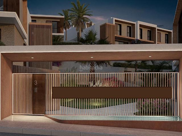 Casa adosada en venta en Mijas, La Cala Mijas. AMPLIO ADOSADO DE 3 DORMITORIOS Y MÁS DE 40M2 ENTRE TERRAZA, JARDIN Y PISCINA PROPIA Y VISTAS AL MAR. Casas adosadas.