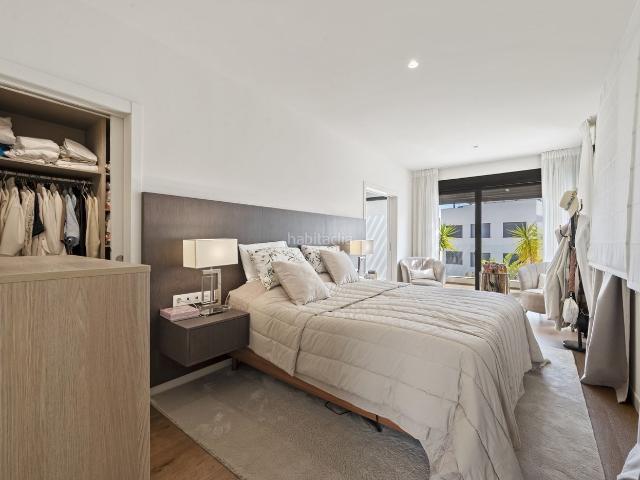 Casa adosada en venta en Mijas, La Cala Mijas. Moderna casa adosada en Cala de Mijas con piscina privada, vistas al mar, azotea y dos plazas de aparcamiento en una zona popular. Casas adosadas.