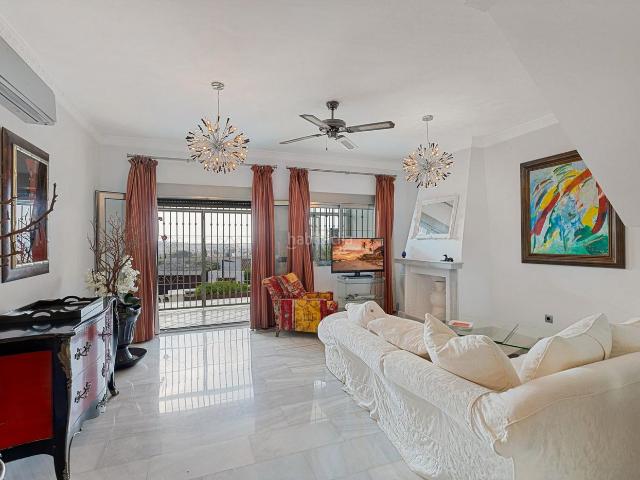 Casa adosada en venta en Mijas, Mijas Golf. Exclusiva casa adosada con vistas al golf y al mar en Mijas Golf. Casas adosadas.