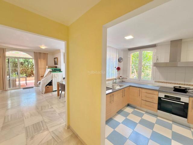 Casa adosada en venta en Mijas, Riviera del Sol. Casa Pareada en Venta en Riviera del Sol, Costa del Sol con Vistas al Mar, Piscina y Solárium. Casas adosadas.