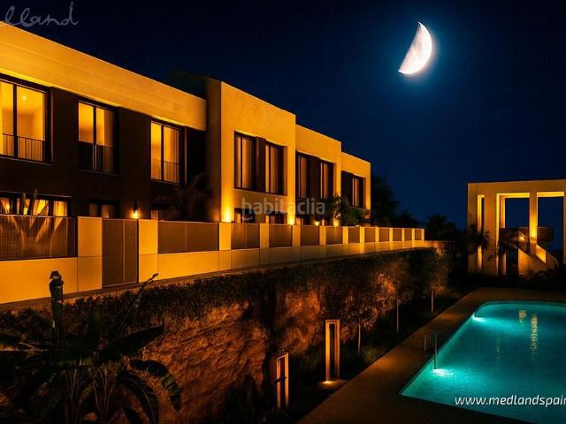 Casa adosada en venta en Mijas, Riviera del Sol. Chalet adosado con 2 dormitorios y vistas al mar en Calahonda, Mijas Costa. Casas adosadas.