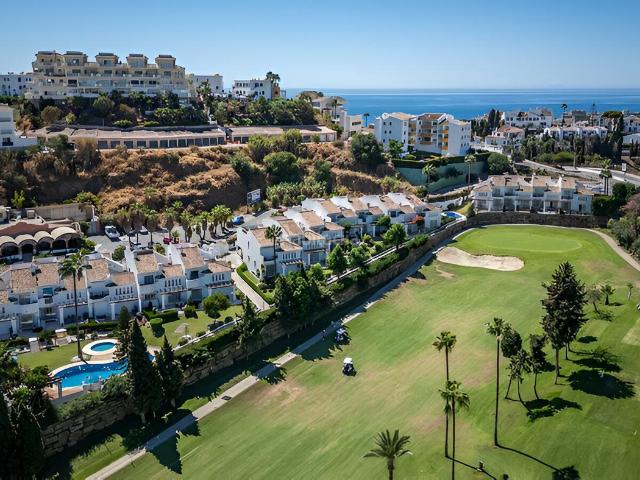Casa adosada en venta en Mijas, Riviera del Sol. Frontlinegolf Casa adosada en venta en Riviera del Sol. Casas adosadas.