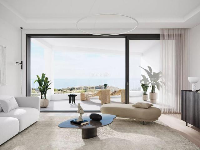 Casa adosada en venta en Mijas, Riviera del Sol. Una pequeña comunidad de 13 casas adosadas individuales con piscina comunitaria, jardines y vistas panorámicas al mar en Mijas. RE. Casas adosadas.