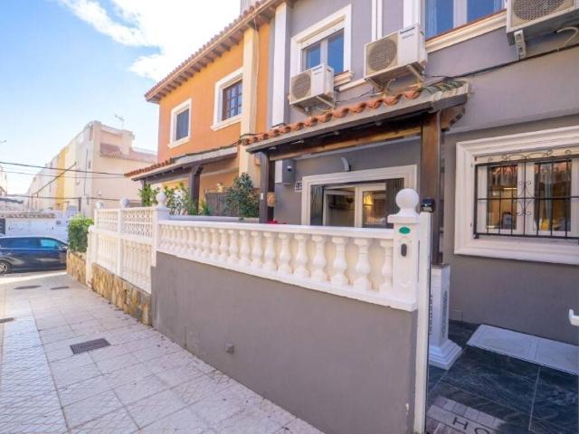 Casa adosada en Venta en Cabo Cervera