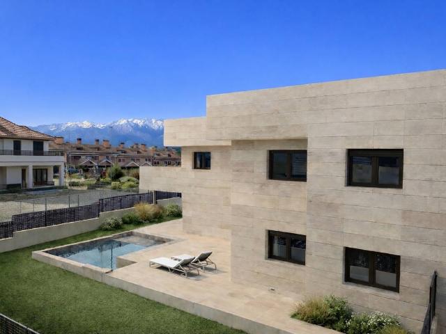 Casa adosada en Venta en Miraflores de la Sierra