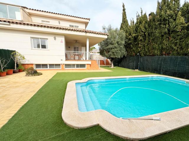 Casa adosada en venta en Mutxamel, Almajada Ravel. ¡Chalet adosado en la zona de la Almajada!. Casas adosadas.