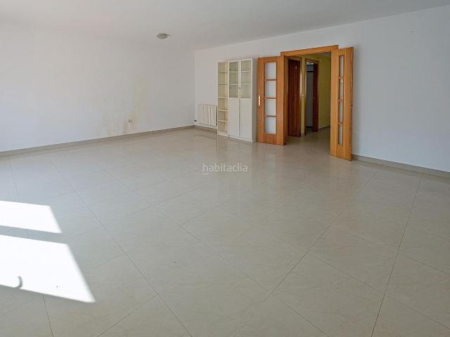 Casa adosada en venta en Mucientes. CHALET ADOSADO EN MUCIENTES, 2 PLANTAS, 4 DORMITORIOS Y GARAJE. Casas adosadas.