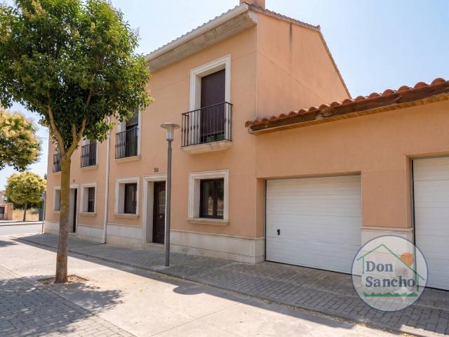 Casa adosada en Venta en Mucientes