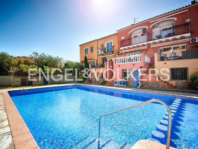 Casa adosada en Venta en Muga Gran Reserva Badia