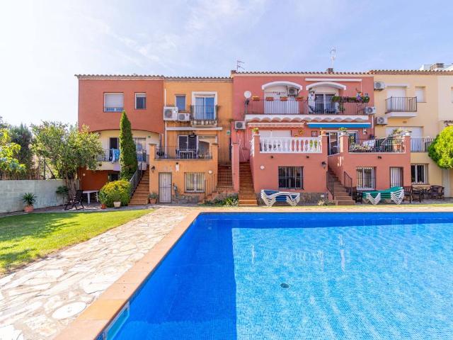 Casa adosada en Venta en Muga Gran Reserva Badia