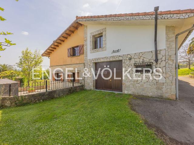 Casa adosada en venta en Mungia. Caserío pareado en Mungia con vistas a la montaña. Casas adosadas.