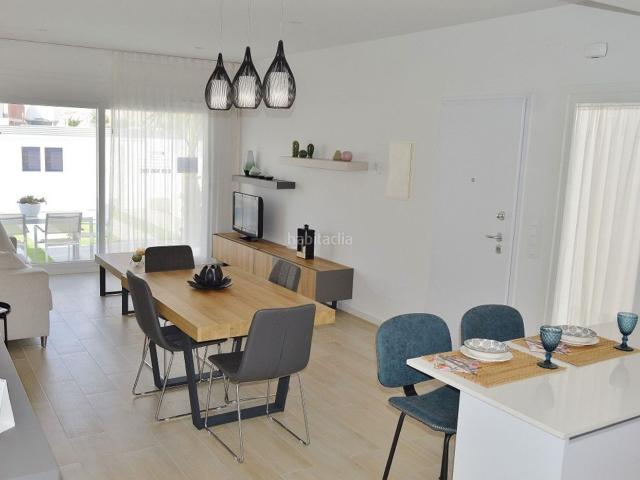 Casa adosada en venta en Murcia, Jerónimo y Avileses. Casa adosada de 3 dormitorios en venta en Avileses, con piscina. Casas adosadas.