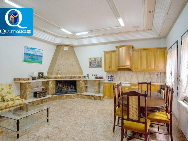 Casa adosada en Venta en Novelda