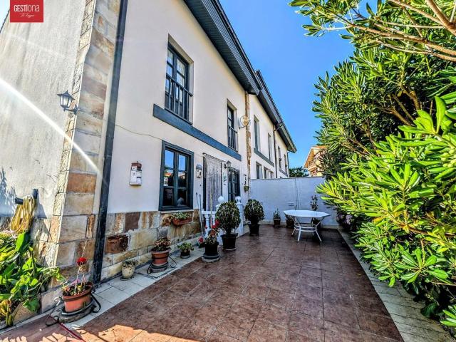 Casa adosada en venta en Noja, Pedroso. ADOSADO CON MARAVILLOSA ZONA EXTERIOR EN EL CORAZON DE NOJA. Casas adosadas.