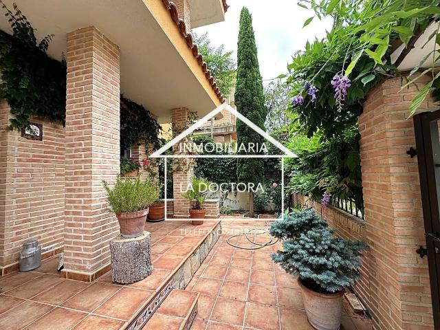 Casa adosada en Venta en Nombela