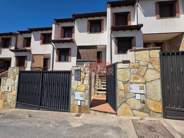 Casa adosada en Venta en Navalmoral