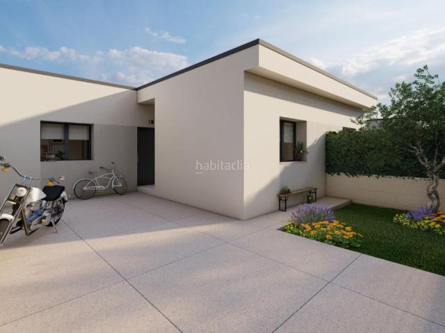 Casa adosada en venta en Nambroca. RESIDENCIAL ITZIAR. Chalet en una planta de Obra Nueva. Nambroca. Casas adosadas.