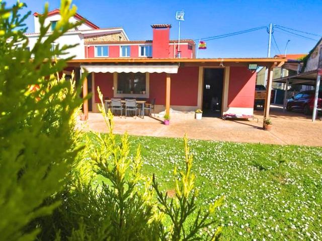 Casa adosada en Venta en Neda