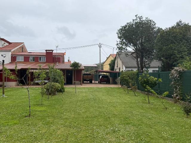 Casa adosada en Venta en Neda