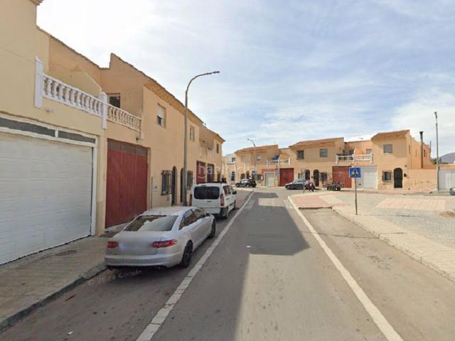 Casa adosada en venta en Níjar, San Isidro Campohermoso. Casa ocupada sin posesión. Casas adosadas.
