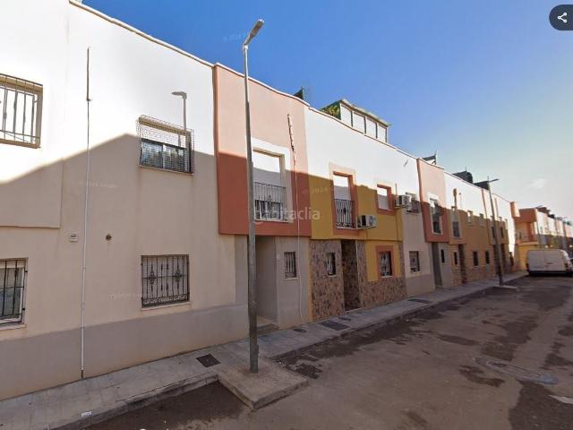 Casa adosada en venta en Níjar, San Isidro Campohermoso. SE VENDE inmueble ALQUILADO en Níjar. Casas adosadas.