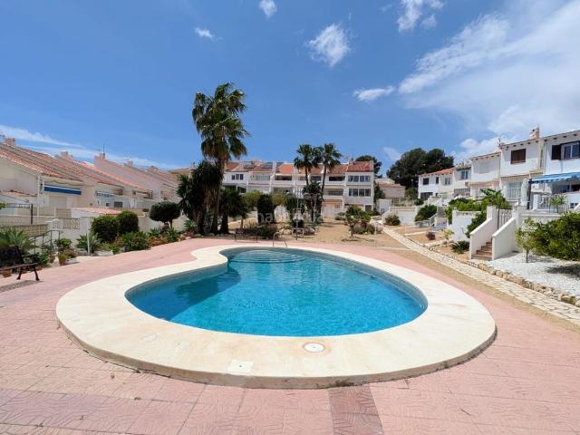 Casa adosada en venta en Nucia la, Barranco Hondo. Casa adosada elegante completamente renovada en una exclusiva urbanización residencial. Casas adosadas Nucia.