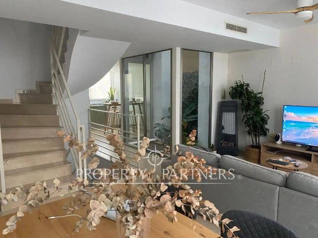 Casa adosada en Venta en Núcleo Urbano