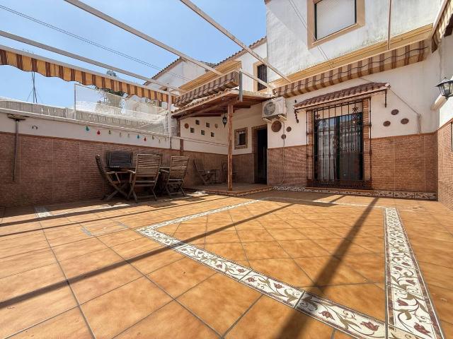 Casa adosada en Venta en Núcleo urbano