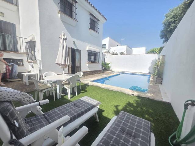 Casa adosada en Venta en Núcleo urbano