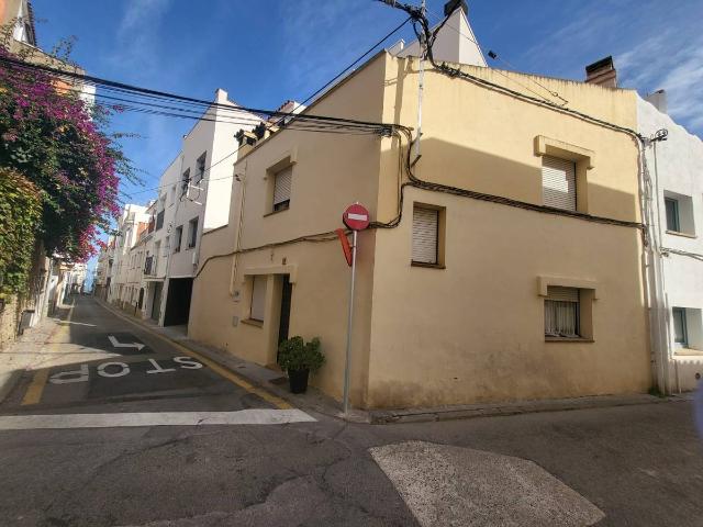 Casa adosada en Venta en Nucli Antic