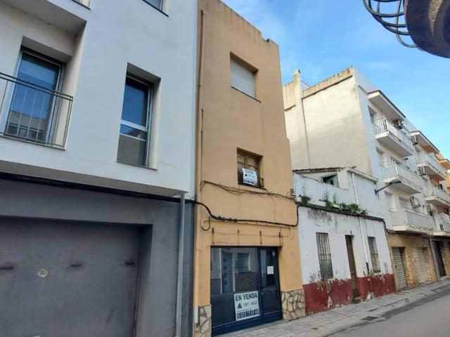 Casa adosada en Venta en Nucli Antic