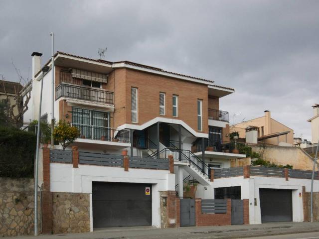 Casa adosada en Venta en Nucli Urbà