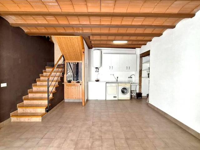 Casa adosada en Venta en Nucli Urbà