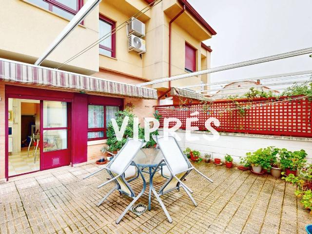 Casa adosada en Venta en Nuevo Cáceres