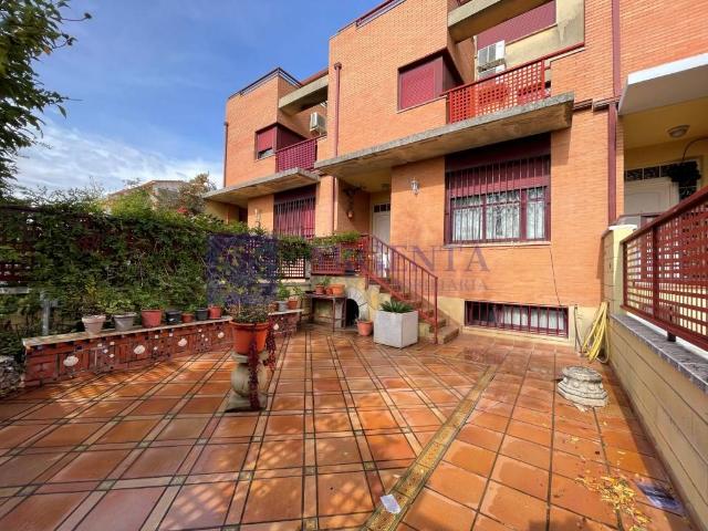 Casa adosada en Venta en Nuevo Cáceres