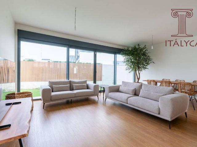 Casa adosada en Venta en Nuevo Bulevar