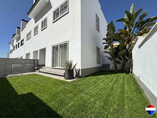 Casa adosada en Venta en Nuevo Bulevar