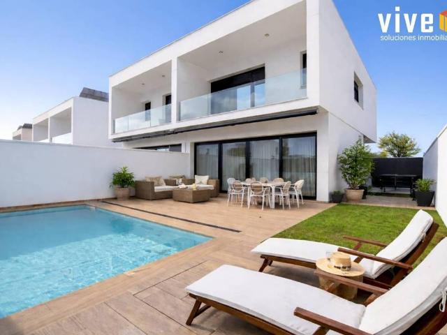 Casa adosada en Venta en Nuevo Bulevar