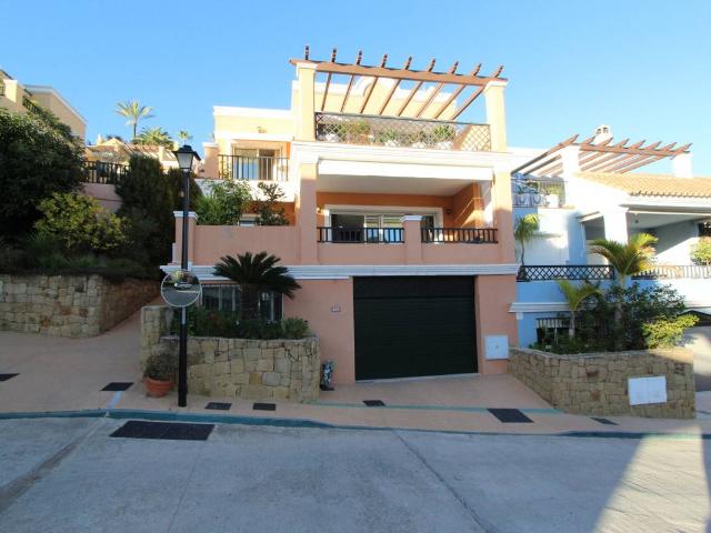 Casa adosada en Venta en Nueva Andalucía centro