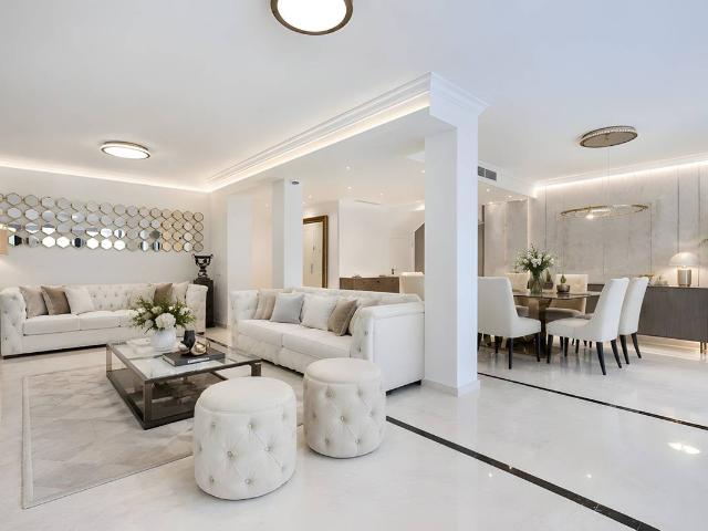 Casa adosada en Venta en Nueva Andalucía centro