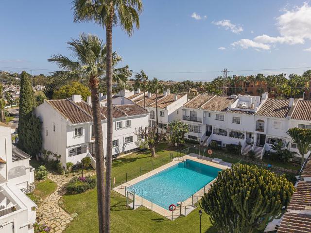 Casa adosada en Venta en Nueva Andalucía centro